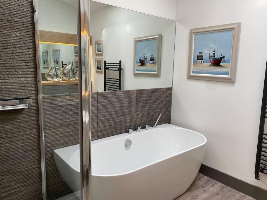 Mayflower, Luxury Norfolk Retreat - Brancaster, Sleeps 4 -12 Exterior foto
